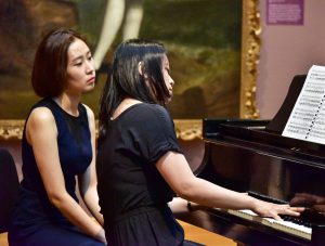 Collaborative piano artists at the museum