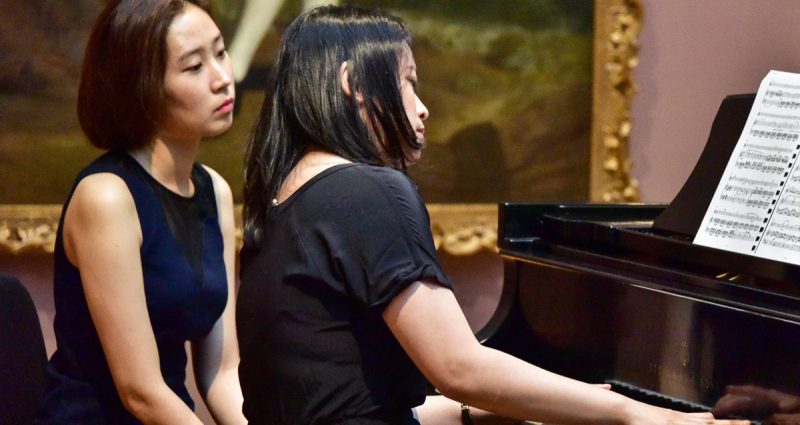 Collaborative piano artists at the museum