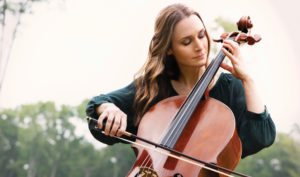 Photo of cellist Denise Djokic