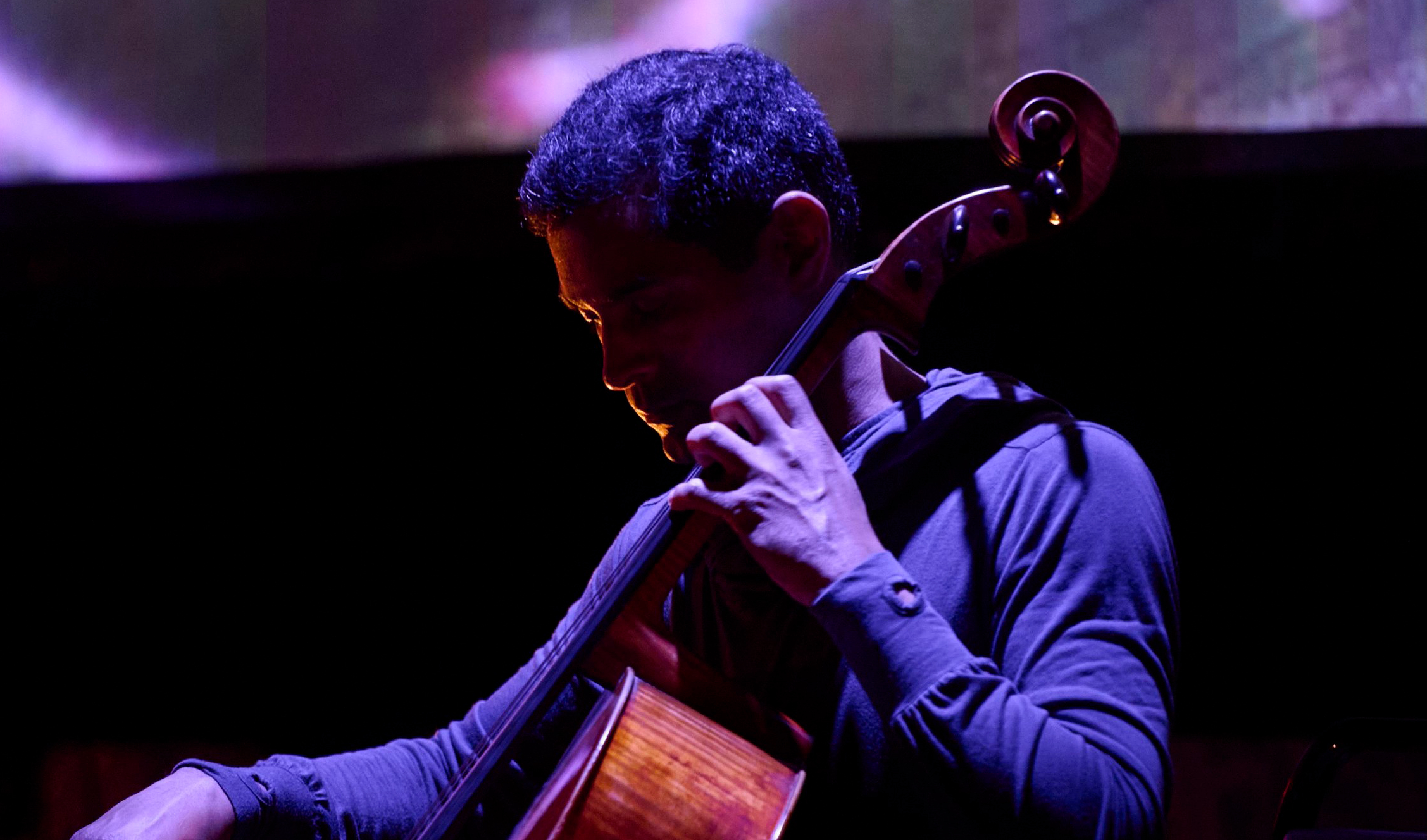 Photo of cellist Jeffrey Zeigler
