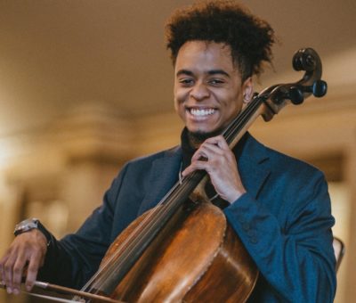 Photo of cellist Kyle Victor