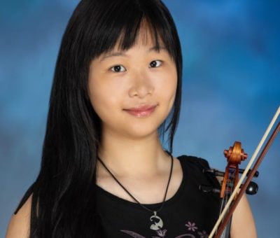 Photo of violin Fellow Kit Cheng.