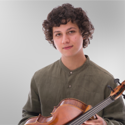 Photo of viola fellow Julian Seney.