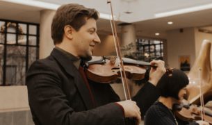 Violinist Robin Scott