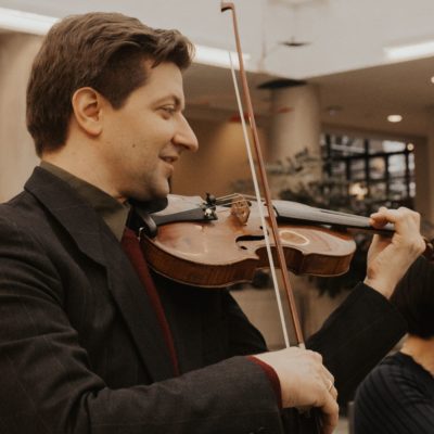 Violinist Robin Scott