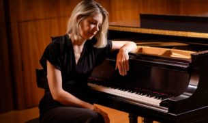 Pianist Elinor Freer