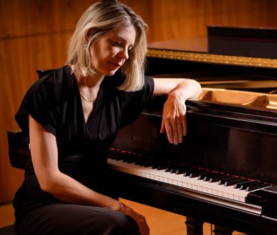Pianist Elinor Freer