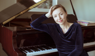Photo of composer Elena Langer