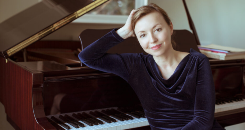 Photo of composer Elena Langer