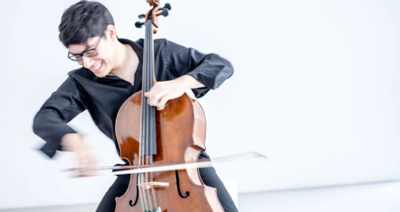 Photo of cellist Zlatomir Fung